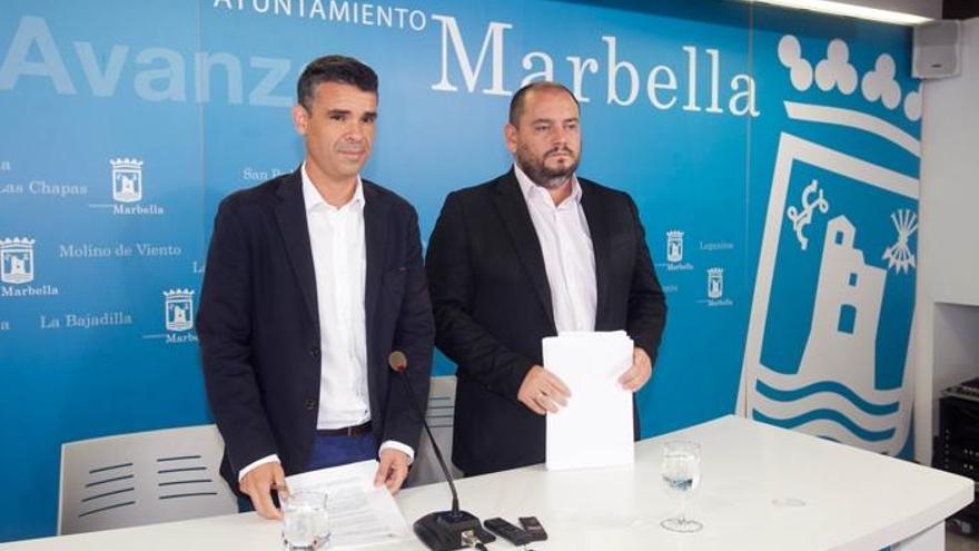 El alcalde de Marbella, José Bernal, a la izquierda.