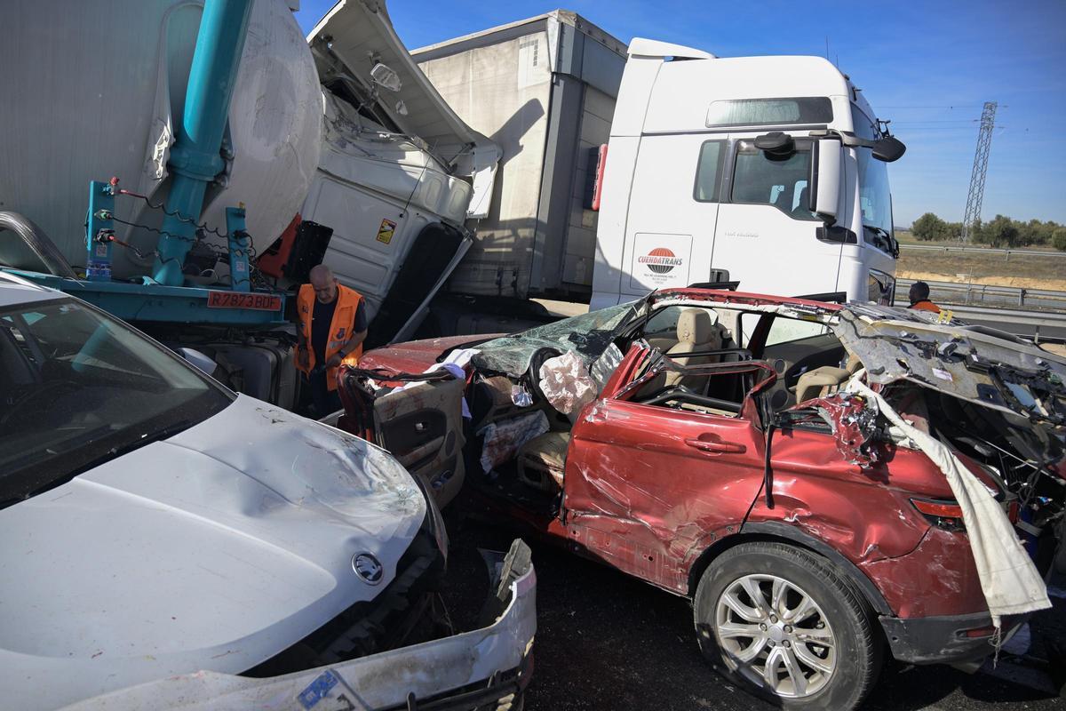 Dos accidentes múltiples dejan tres muertos y una treintena de heridos ...