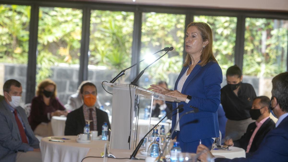 Foro Alicante: Ana Pastor reclama un plan especial de apoyo al turismo y la bajada del IVA al 4%