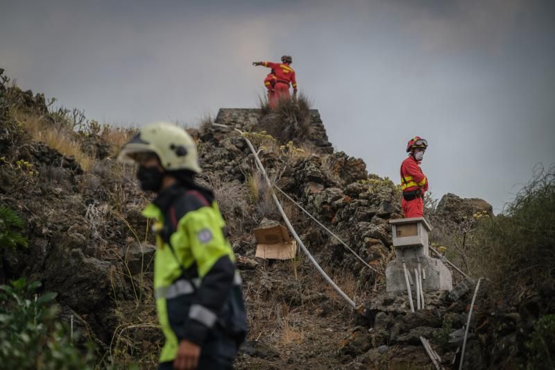 Desalojo de viviendas en La Palma debido a la erupción del volcán