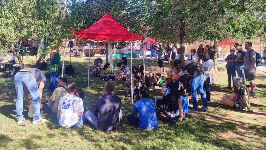 Jornada cultural y de convivencia vecinal en una zona peatonal de Malilla