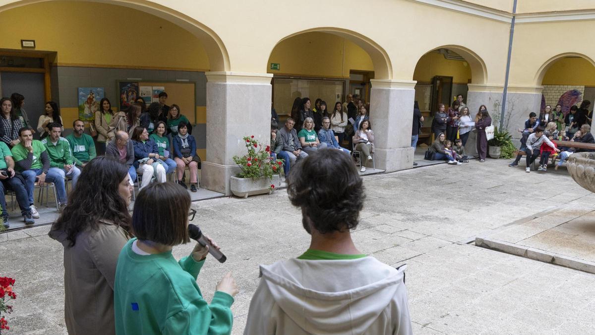 Así ha sido la protesta y el cierre de los profesores en Xàtiva