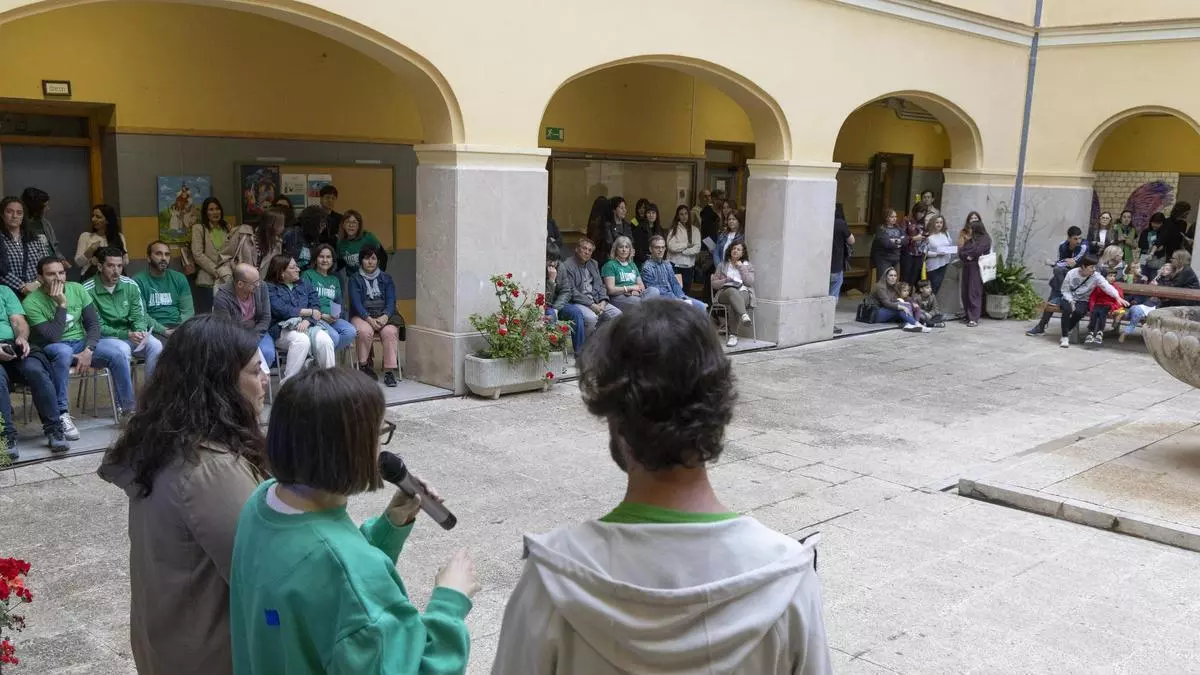 Masiva participación en el cierre de los centros educativos en Xàtiva ante la huelga