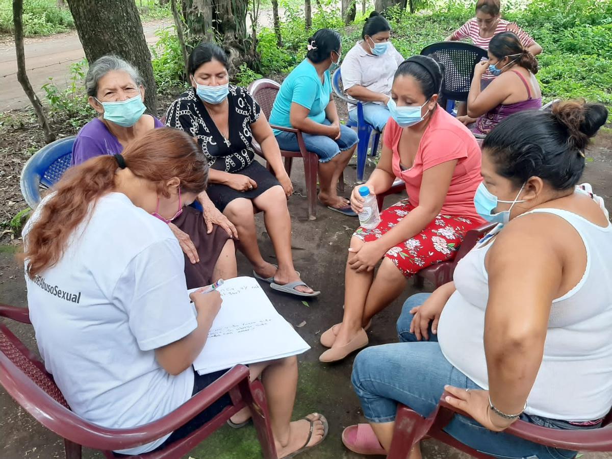 Los grupos de mujeres que asisten en la oenegé Hermanamiento Nicaragua Zaragoza.