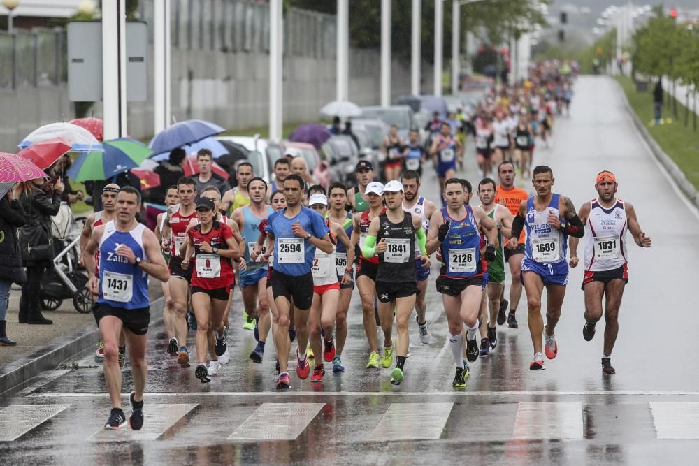 Multitudinaria media maratón en Gijón.