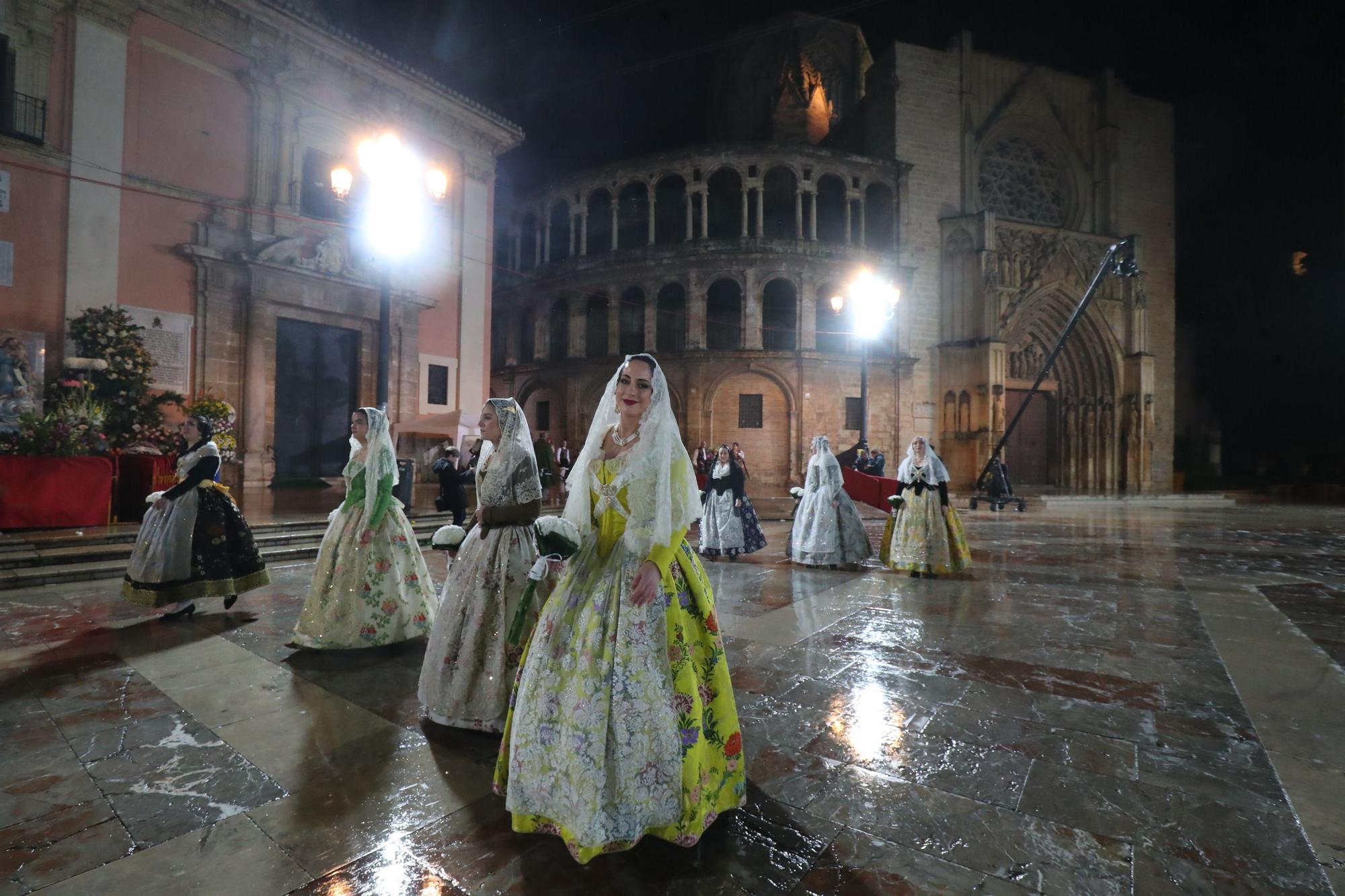 Búscate en el primer día de ofrenda por la calle de la Paz (entre las 22:00 a las 24:00 horas)