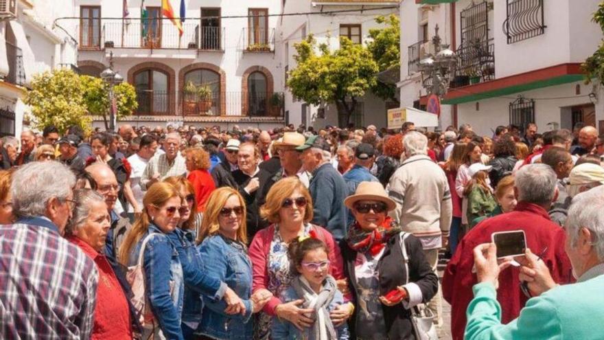 El Día de la Morcilla reúne en Canillas a miles de visitantes