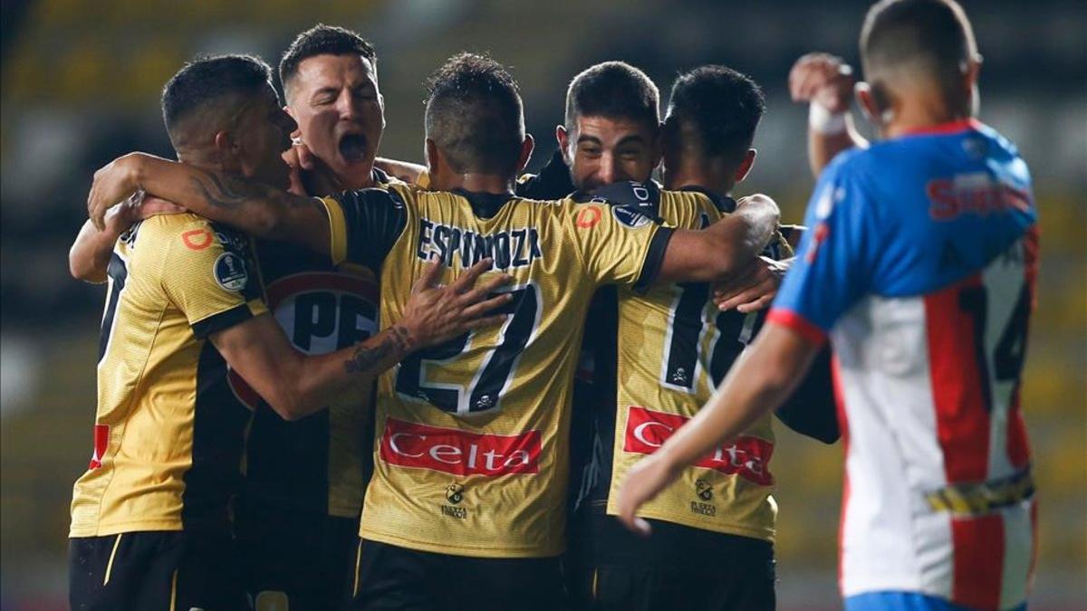 Coquimbo Unido golea y pone pie y medio en la tercera fase de la Copa Sudamericana