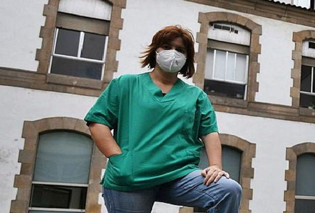 Inés Lobeira, en el exterior del Hospital Montecelo.