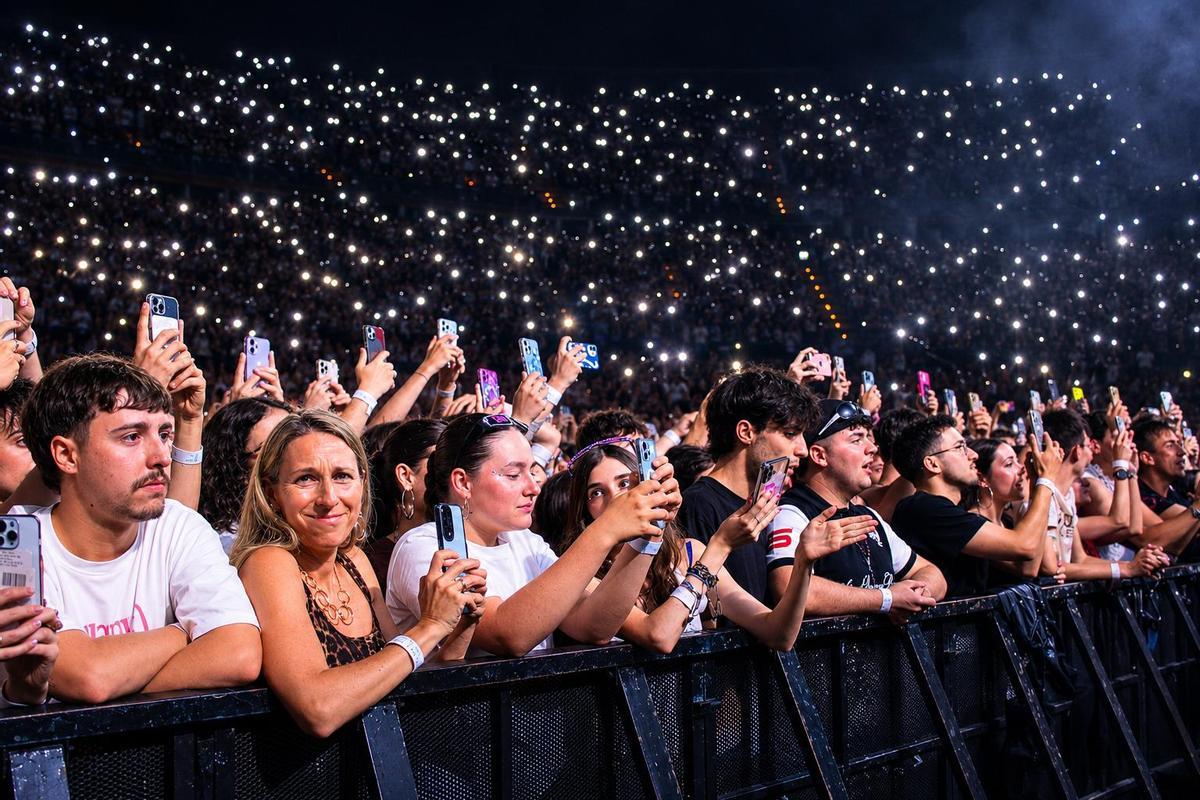 Fans de Bad Gyal en su concierto en el Coliseum de A Coruña.