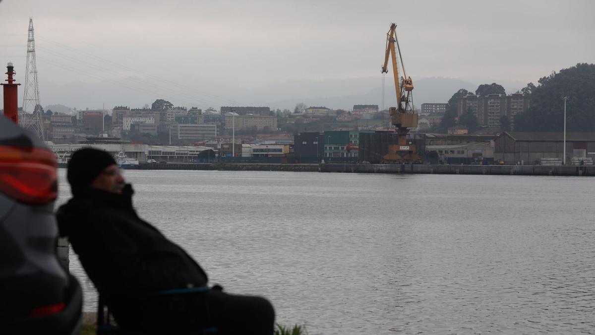 Muelle de Raíces, en la margen izquierda del Puerto de Avilés.