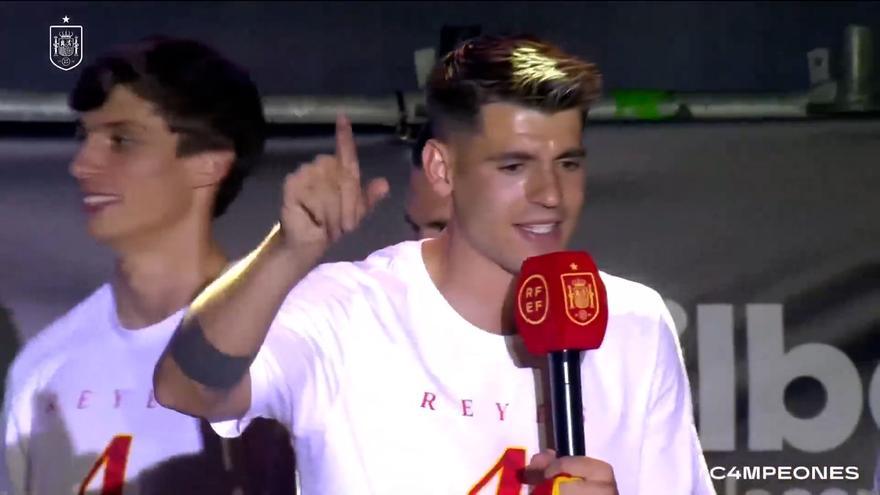 La Selección Española y los aficionados corean en Cibeles "Gibraltar es español"