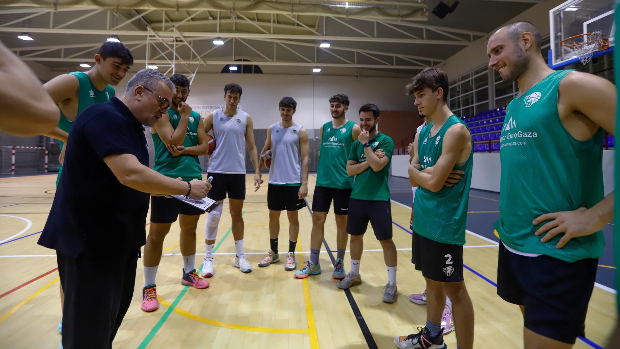 Rafa Gomariz, en una sesión de entrenamiento del UCB Camper Eurogaza en Valdeolleros.