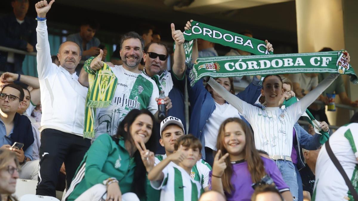 Las imágenes de la afición en el Córdoba CF-Cádiz, en El Arcángel.