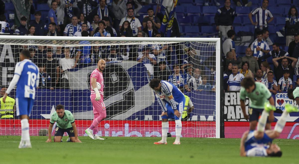 Dmitrovic, el único que mantiene en pie al Espanyol