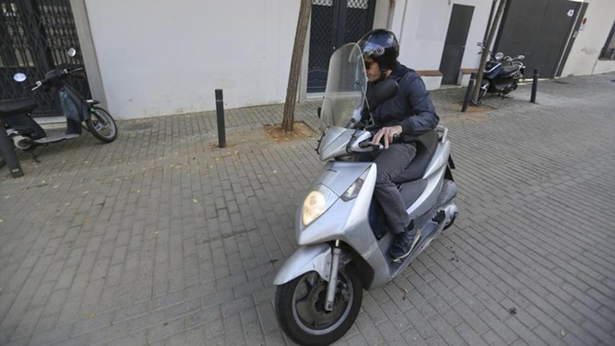 Oleguer Pujol Ferrusola, saliendo de su casa de Barcelona, el pasado 29 de octubre.