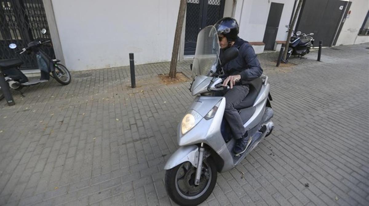 Oleguer Pujol Ferrusola, sortint de casa seva, a Barcelona, el passat 29 d’octubre. Oleguer Pujol Ferrusola, sortint de casa seva, a Barcelona, el passat 29 d’octubre.