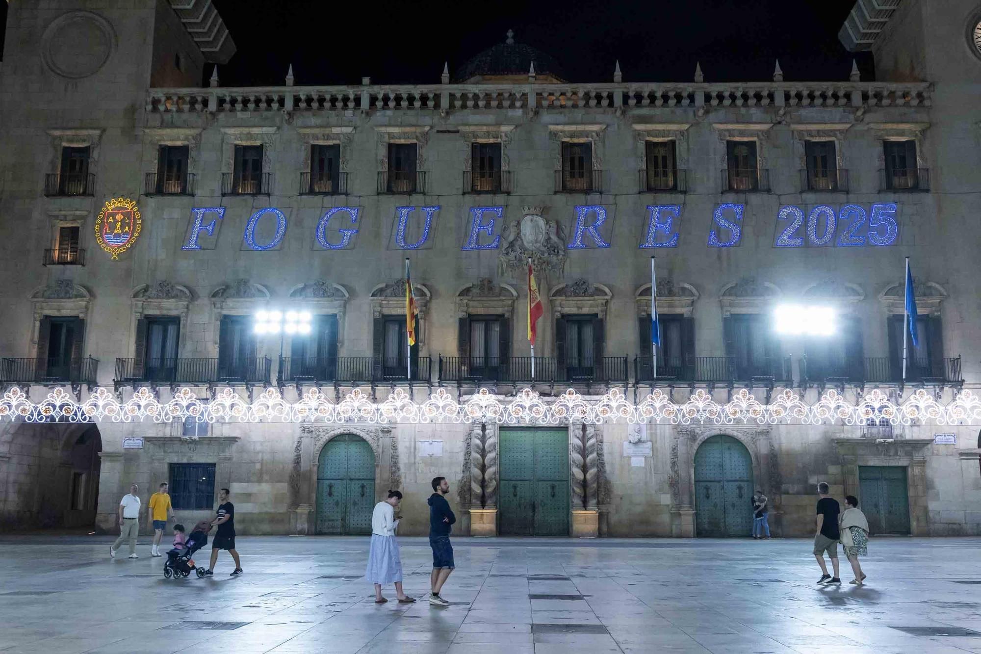 Alicante enciende las Hogueras 2025
