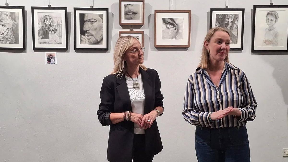 Àgueda Nicomedes durant la inauguració de l'exposició a la Casa de l'Oli.