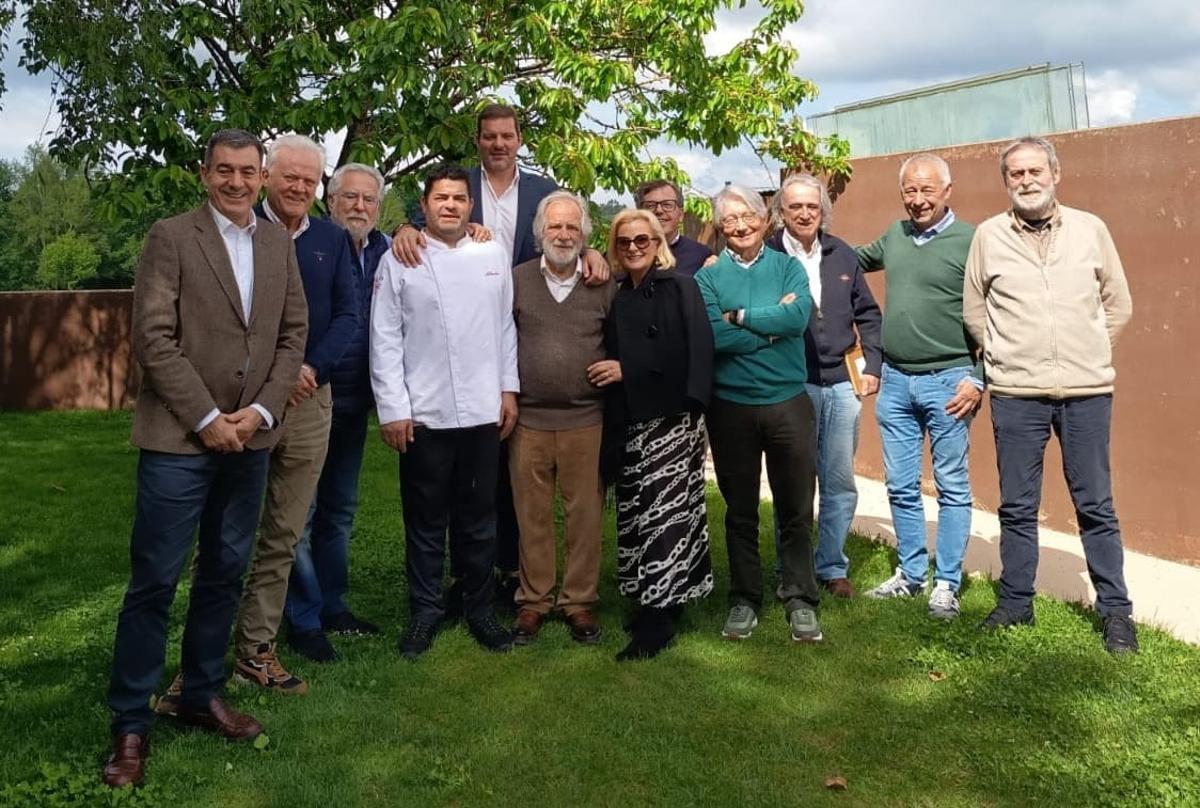 Celebración del 86 cumpleaños del escultor gallego Acisclo Manzano.