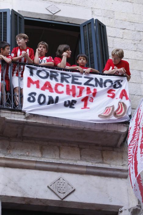 Parlaments dels jugadors del Girona al balcó de l'ajuntament