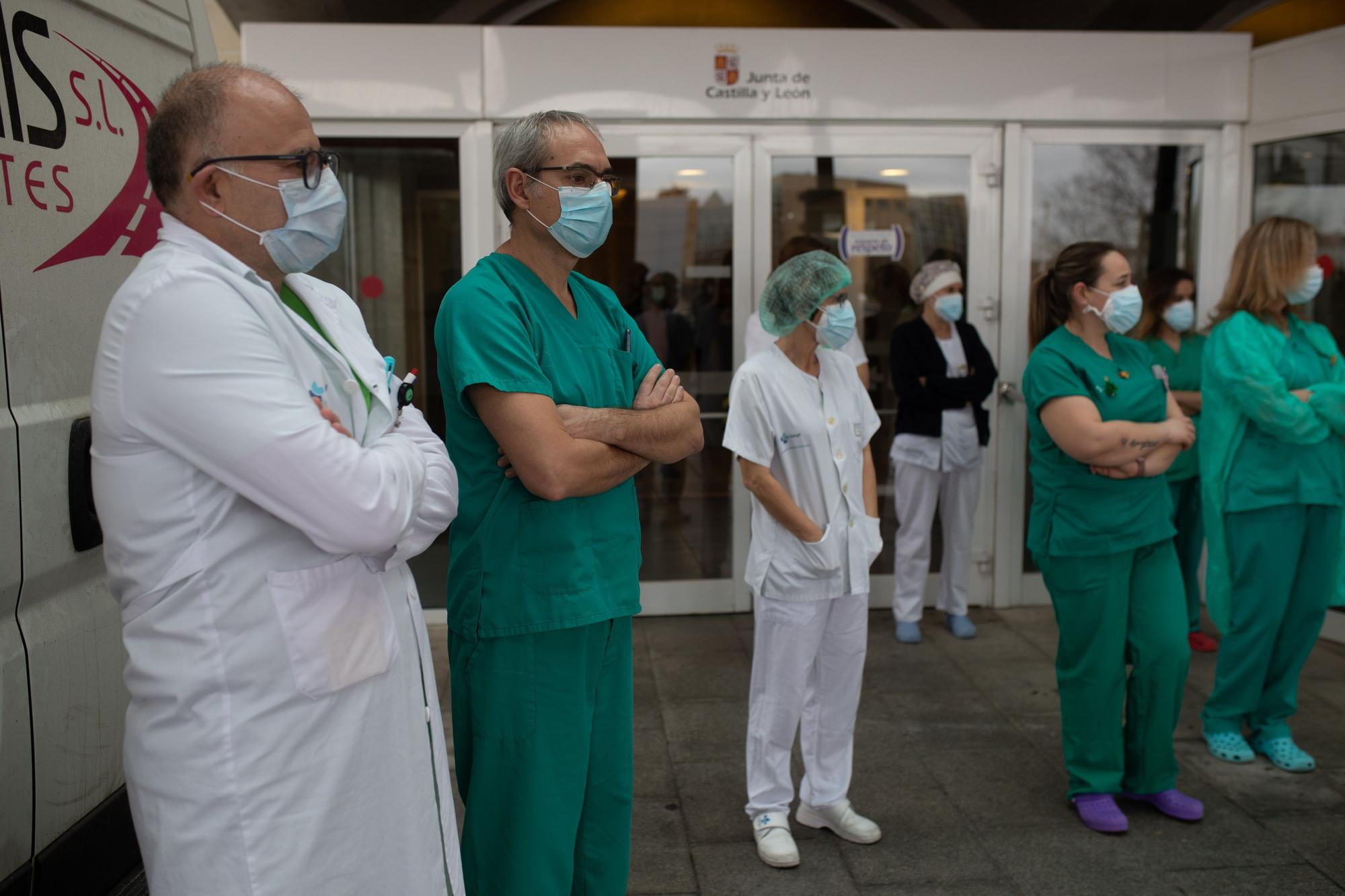 Minuto de silencio en homenaje a Felisa Gallego, auxiliar de enfermería fallecida por coronavirus