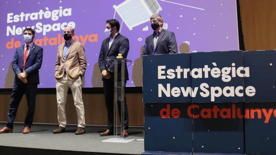 L&#039;acte de signatura dels contractes per llançar els primers nanosatèl·lits del Govern amb el conseller de Polítiques Digitals, Jordi Puigneró, el 27 de gener del 2021