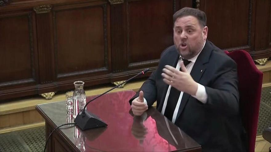 Junqueras solo responde a su abogado en el juicio