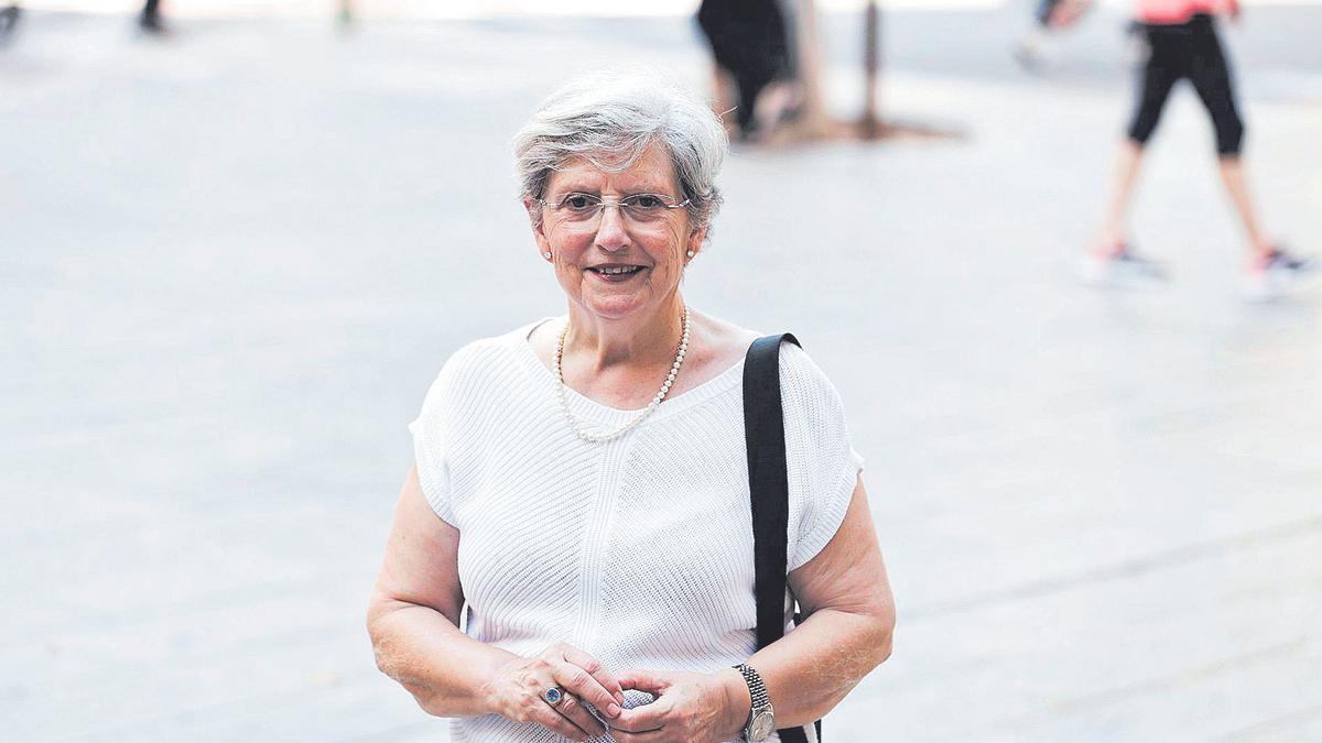 La abogada y política Rosa Arregui, en las inmediaciones de la plaza de Madrid, en Palma, ciudad en la que ha vivido desde joven.