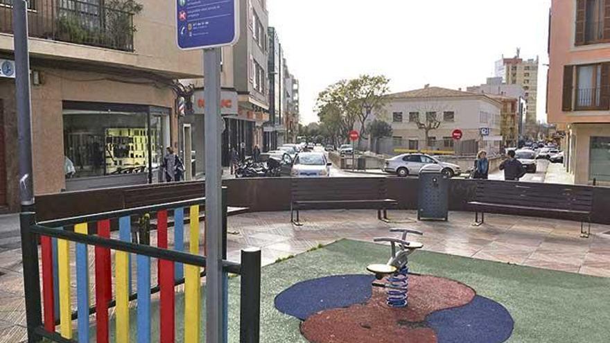 Espacio infantil en la plaza de Sant Jaume.