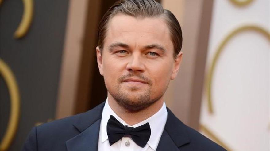 DiCaprio celebra una fiesta con chicas en biquini