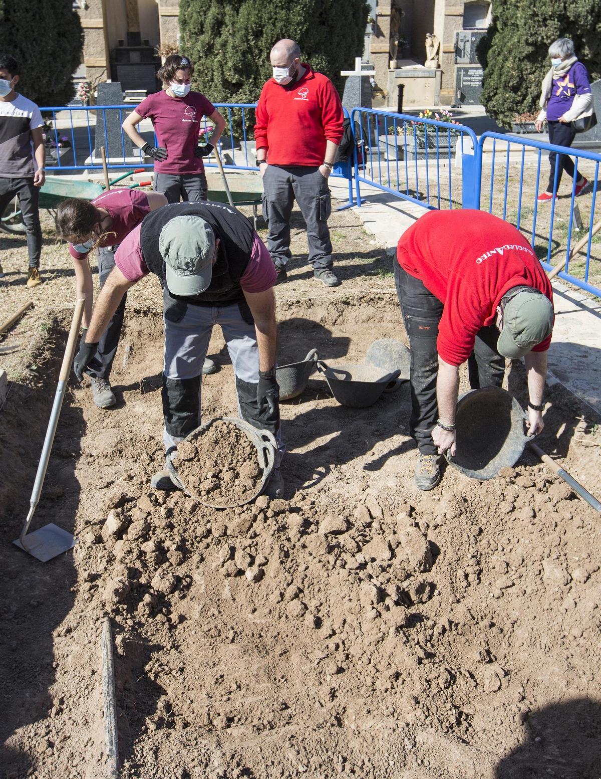 El cementerio de Alicante acoge la primera exhumación de represaliados del franquismo