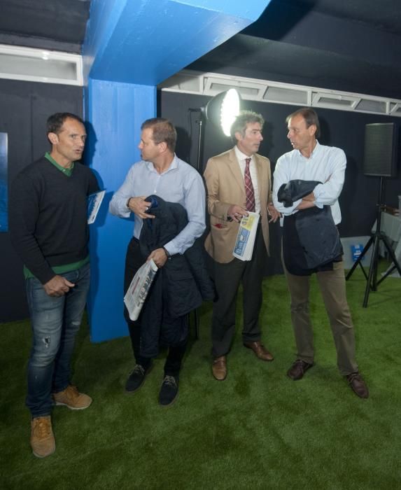 Arsenio, Beci, Manolete, Vicente, Manjarin, Manuel Pablo, Mosquera, Tino y Lendoiro, que por primera vez desde su salida volvió al estadio, entre los asistentes de 110% BLANQUIAZUL.