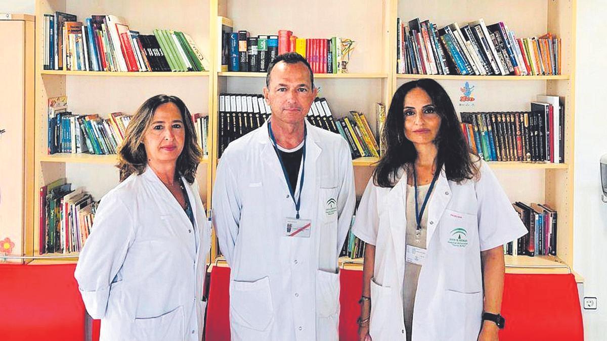 Paqui, José y Marián, encargados de dar las clases en el hospital Reina Sofía.