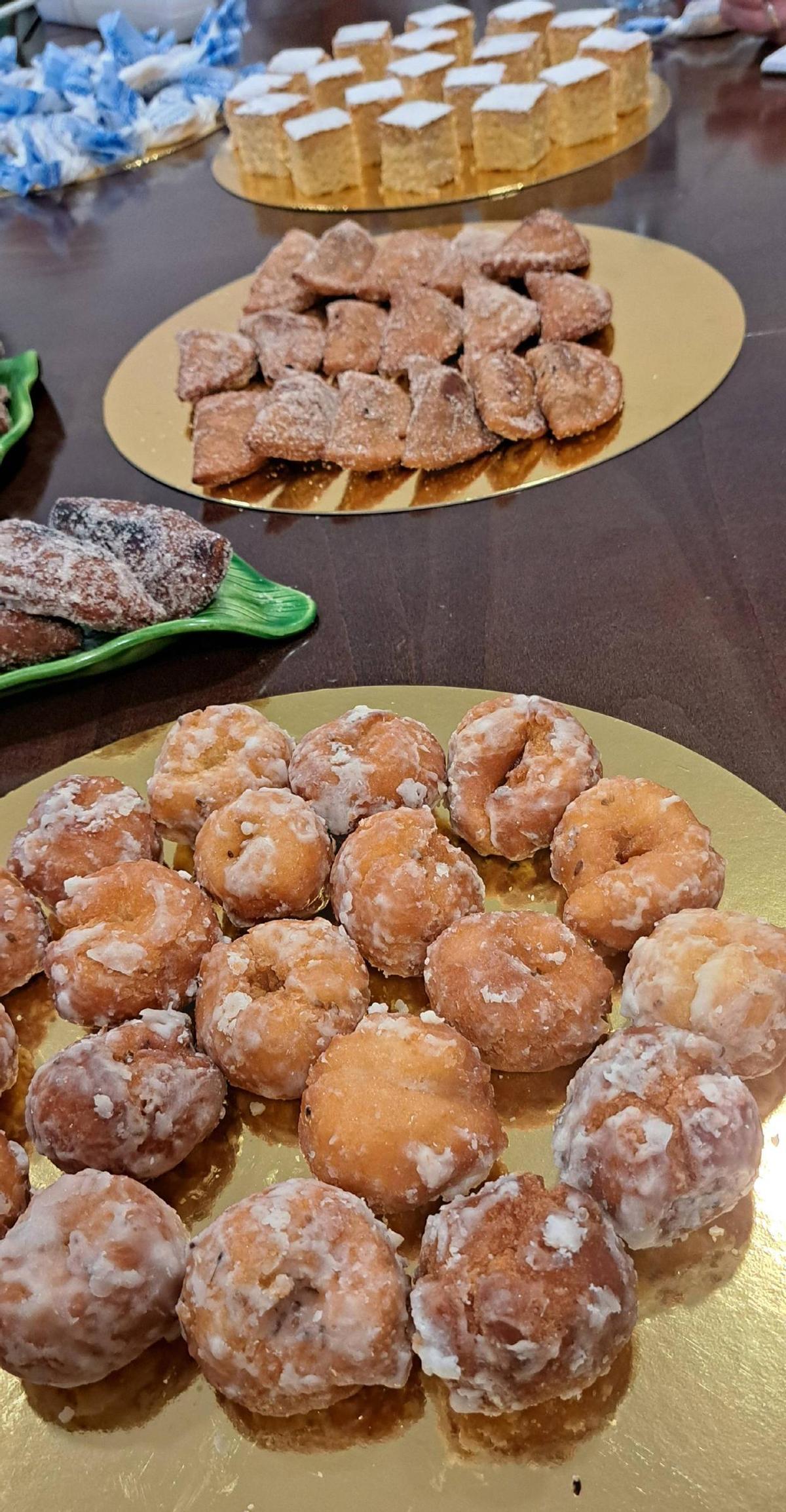 Varios de los dulces navideños preparados en el taller organizado por Hecansa.