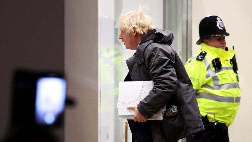 Boris Johnson comparece ante la justicia para aclarar su gestión en la pandemia