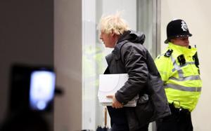 Boris Johnson comparece ante la justicia para aclarar su gestión en la pandemia