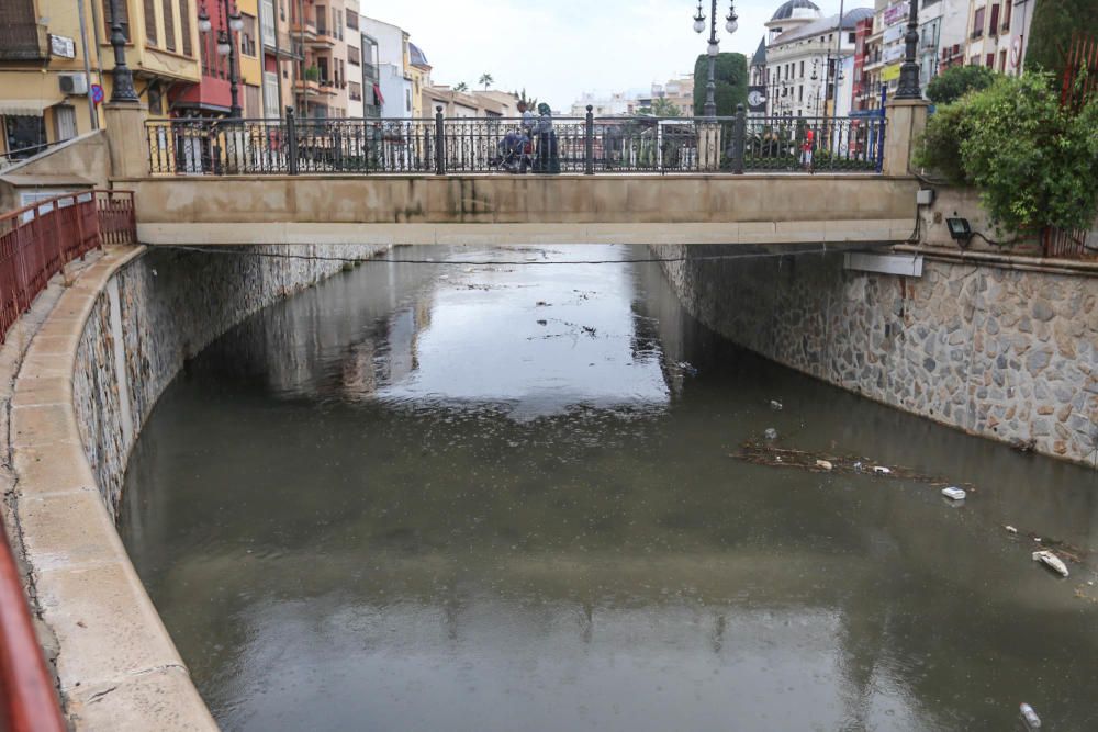 La CHS investiga la aparición de espuma en superficie a lo largo del cauce del Segura en toda la comarca, tras las lluvias que se han registrado en los últimos días.