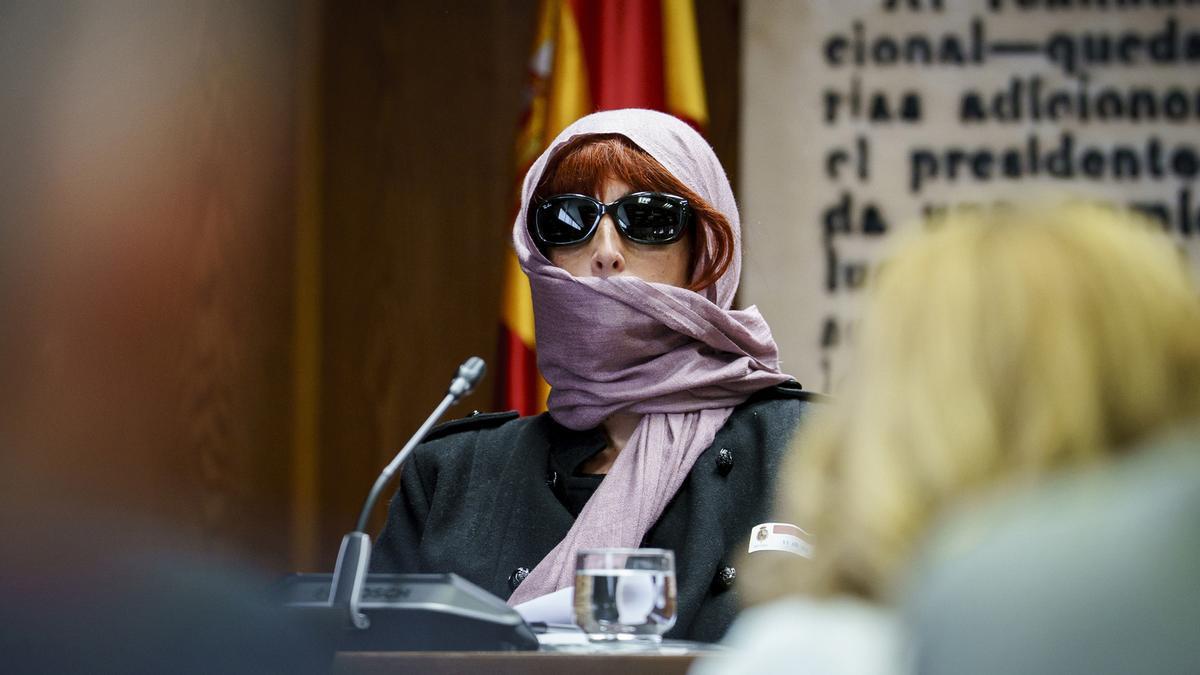 La exmujer de Koldo cLa mujer de Koldo García Patricia Úriz Iriarte comparece ante la Comisión de Investigación sobre el ‘caso Koldo’,omparece en el Senado tapada y con gafas de sol y rechaza declarar