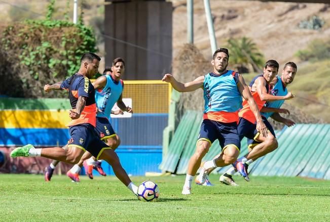 Entrenamiento UD Las Palmas en Barranco Seco ...