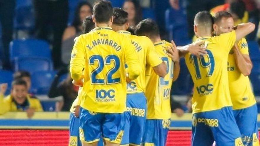 Los jugadores del Las Palmas celebran uno de los goles.