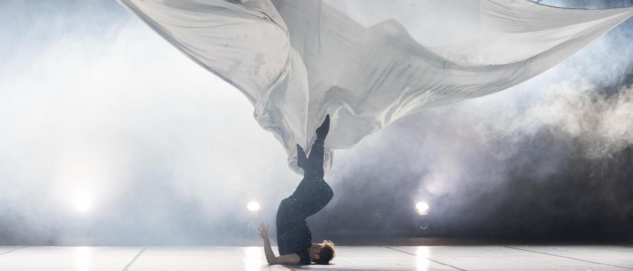 La present obra d&#039;Aracaladanza qüestiona els límits de l’escenari.