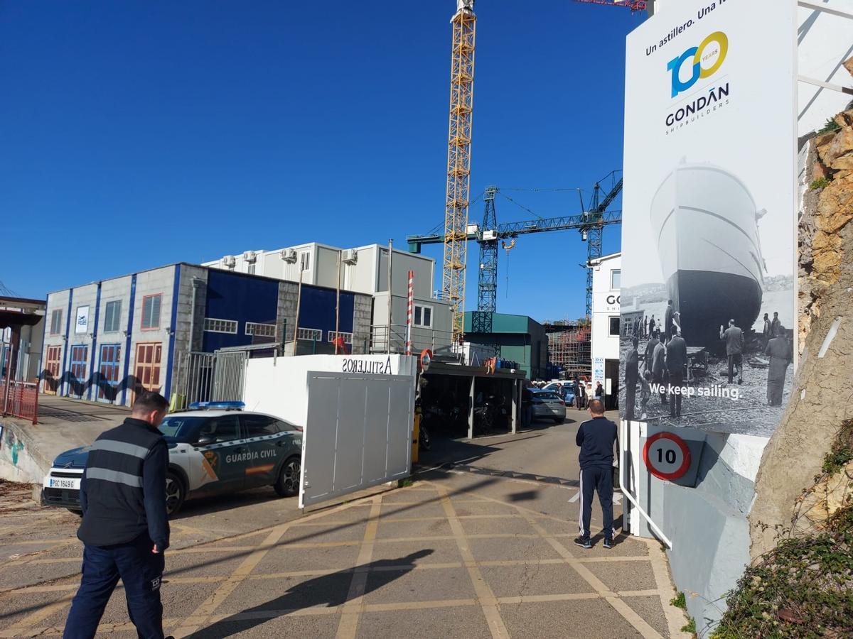EN IMÁGENES: Fallece un trabajador en Astilleros Gondán, en Castropol