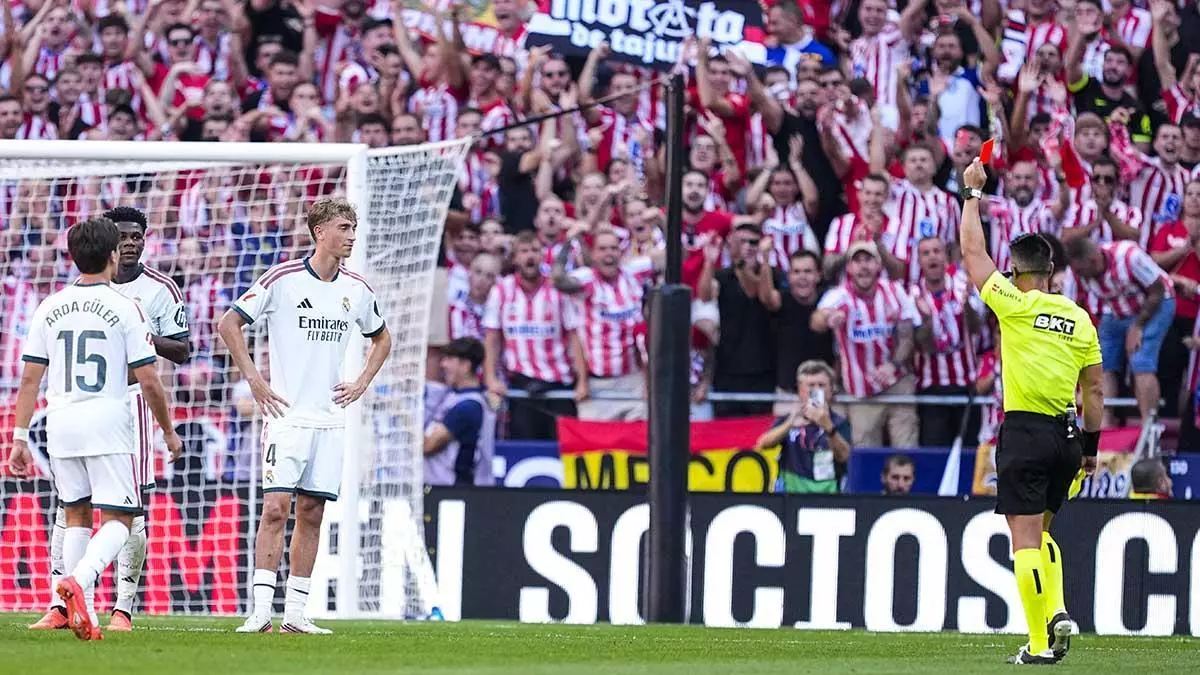 Así se ha vivido el penalti por el que Huijsen ha sido expulsado