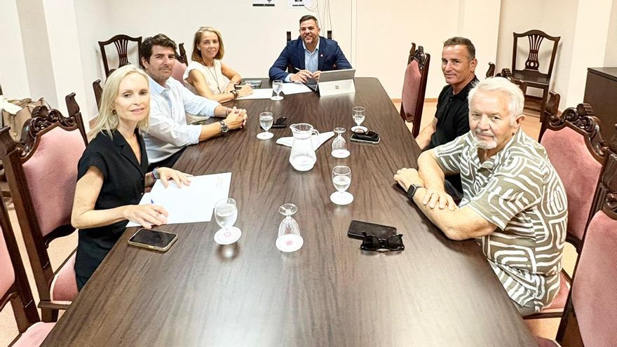 La federación turística de Lanzarote pide impulsar el desdoblamiento de la vía Yaiza-Playa Blanca y la rotonda elevada de la Circunvalación de Arrecife