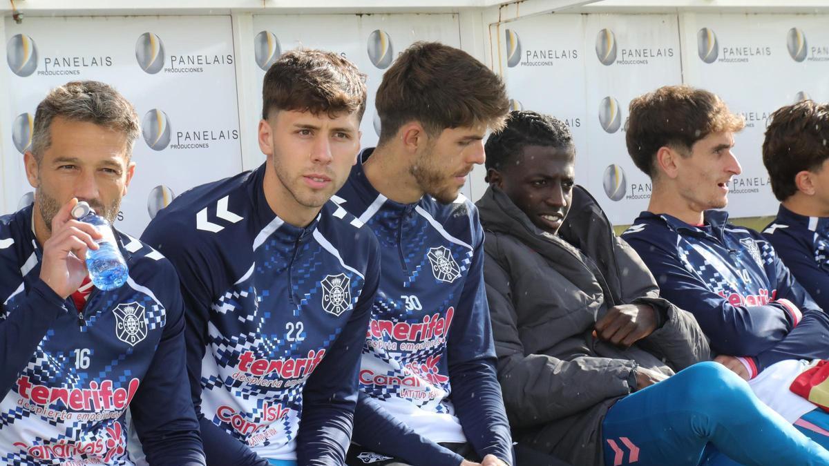 Gastón Valles, en el banquillo ante el Ourense.