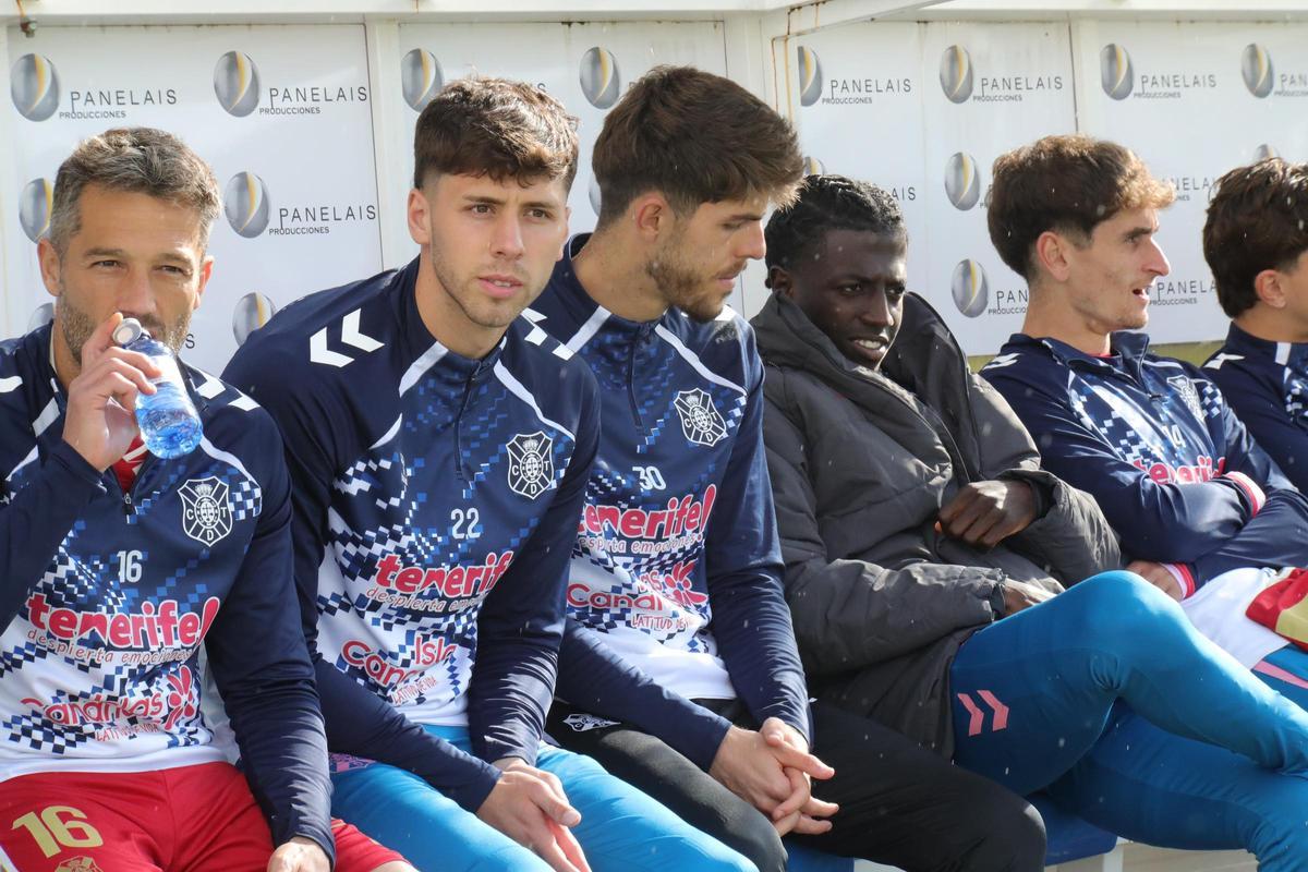 Gastón Valles, en el banquillo ante el Ourense.