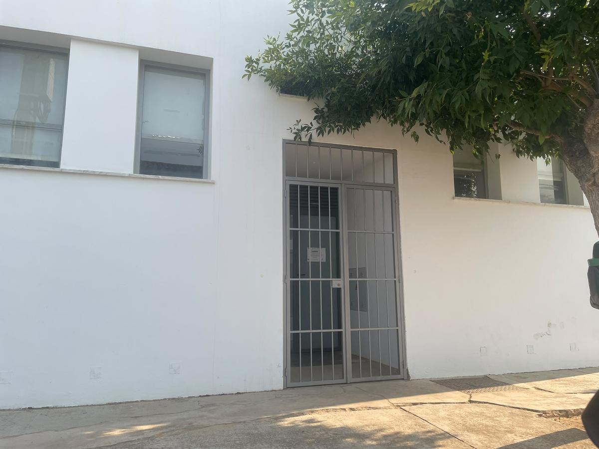 Fachada del edificio que alberga la ludoteca de Balboa.