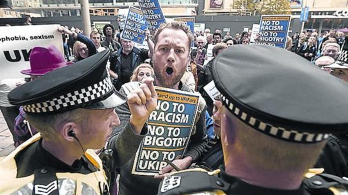 Hostilidad 8 Protesta contra la visita de Farage, ayer en Glasgow.