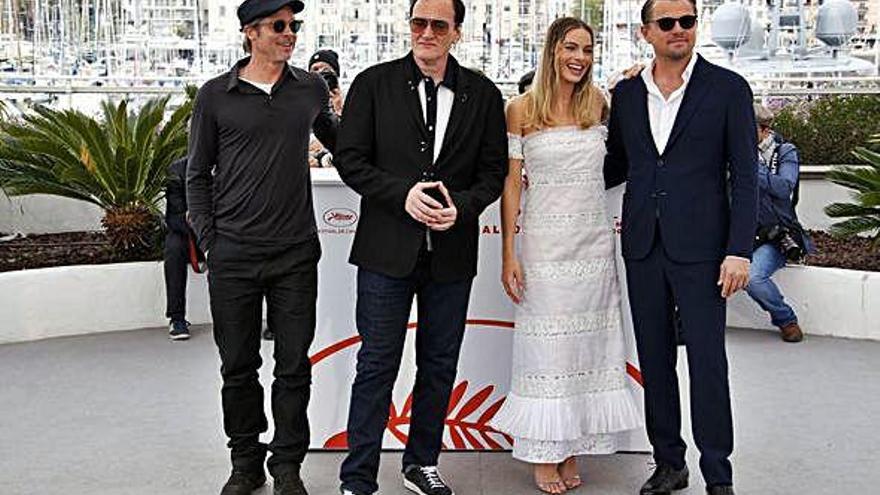 Brad Pitt, Quentin Tarantino, Margot Robbie y Leonardo DiCaprio, ayer, en Cannes.